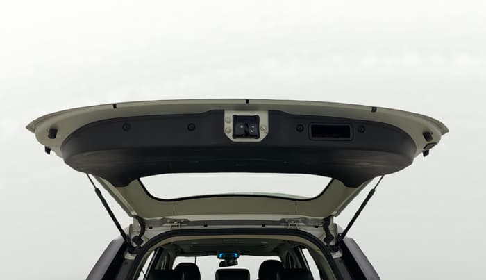 2021 Mahindra XUV500 W9, Diesel, Manual, 1,13,770 km, Boot Door Open