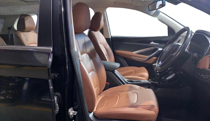 2021 MG HECTOR PLUS SHARP 1.5 PETROL TURBO HYBRID MT 6-STR, Petrol, Manual, 27,661 km, Right Side Front Door Cabin