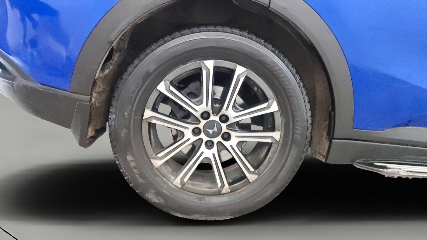 2022 Mahindra XUV700 AX 7 LUXURY P AT 7 STR, Petrol, Automatic, 93,087 km, Right Rear Wheel