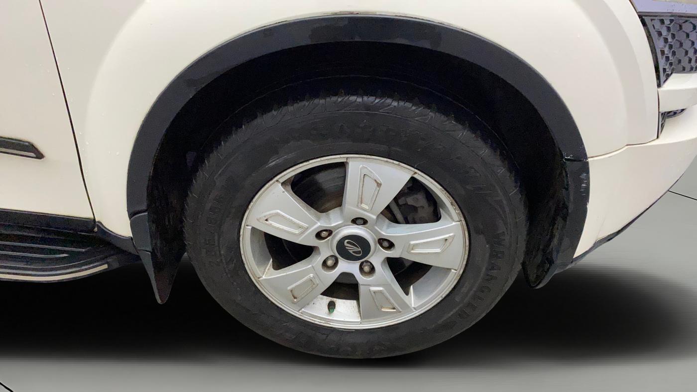 2012 Mahindra XUV500 W8, Diesel, Manual, 1,55,674 km, Right Front Wheel