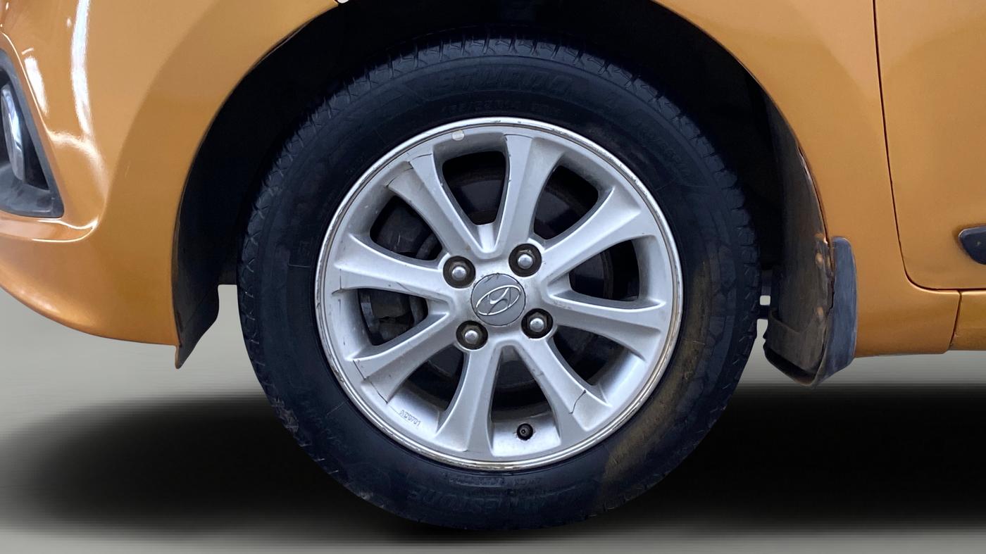 2016 Hyundai Grand i10 ASTA AT 1.2 KAPPA VTVT, Petrol, Automatic, 1,00,343 km, Left Front Wheel