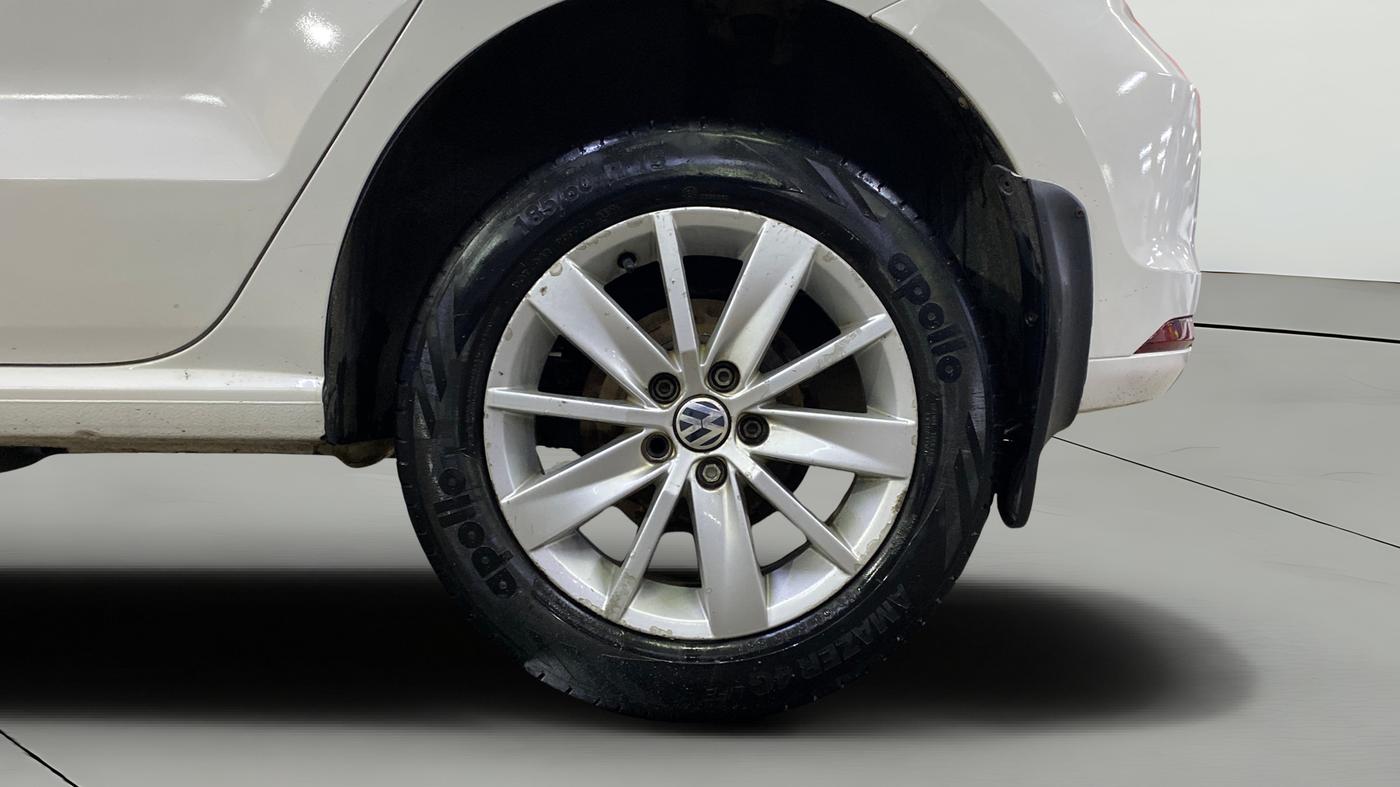 2015 Volkswagen Polo HIGHLINE1.5L, Diesel, Manual, 94,250 km, Left Rear Wheel
