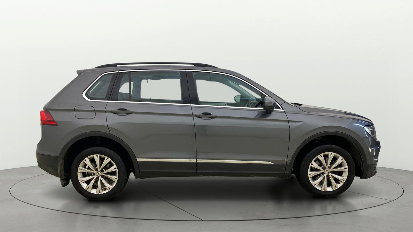 2018 Volkswagen TIGUAN COMFORTLINE TDI AT, Diesel, Automatic, 1,33,306 km, Right Side View