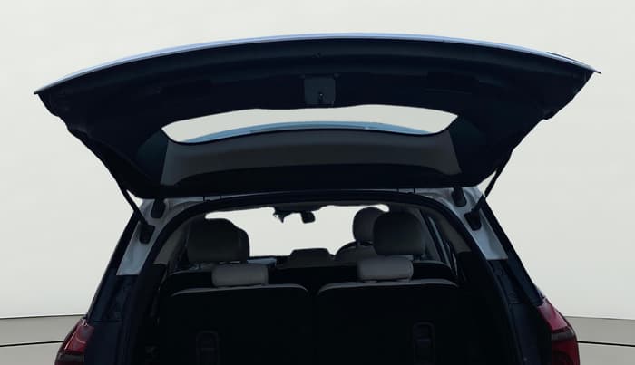 2021 Mahindra XUV700 AX 7 LUXURY D AT 7 STR, Diesel, Automatic, 77,604 km, Boot Door Open