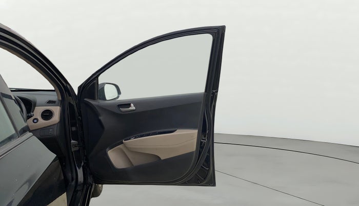 2015 Hyundai Xcent SX AT 1.2 (O), Petrol, Automatic, 57,402 km, RHS Front Door