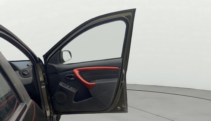 2017 Renault Duster RXS CVT, Petrol, Automatic, 68,204 km, RHS Front Door