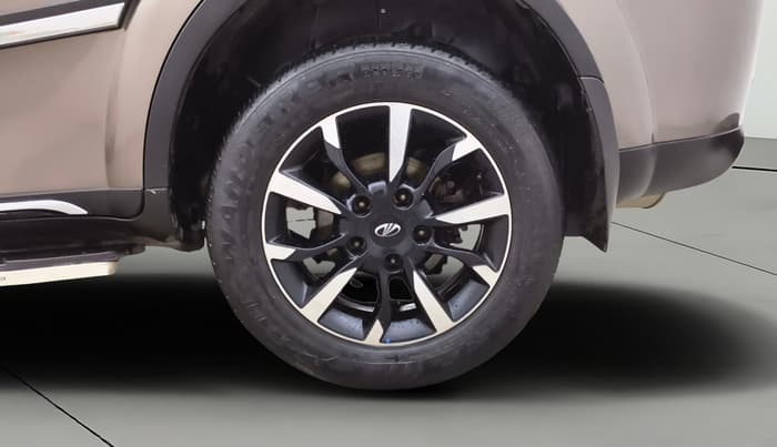 2018 Mahindra XUV500 W11, Diesel, Manual, 68,288 km, Left Rear Wheel