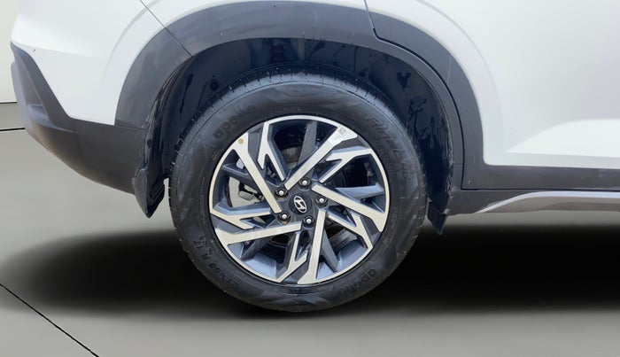 2024 Hyundai Creta SX (O) 1.5 PETROL, Petrol, Manual, 8,834 km, Right Rear Wheel