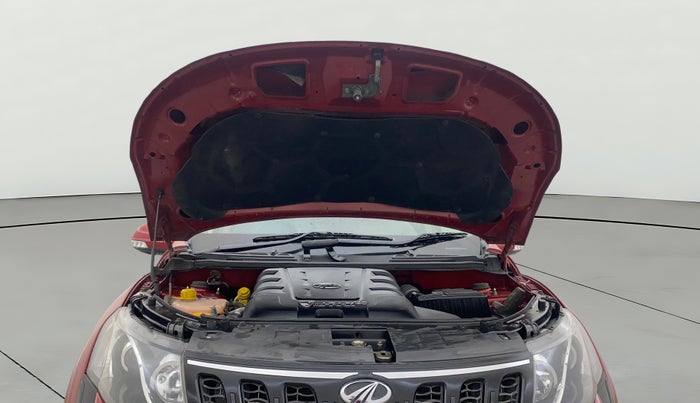 2016 Mahindra XUV500 W4, Diesel, Manual, 1,02,852 km, Open Bonet