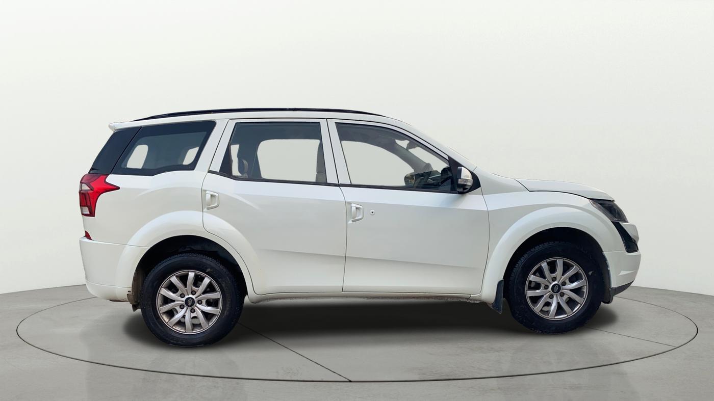 2019 Mahindra XUV500 W5, Diesel, Manual, 75,358 km, Right Side View
