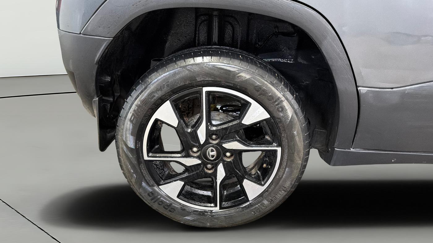 2022 Tata PUNCH ACCOMPLISHED AMT, Petrol, Automatic, 61,170 km, Right Rear Wheel