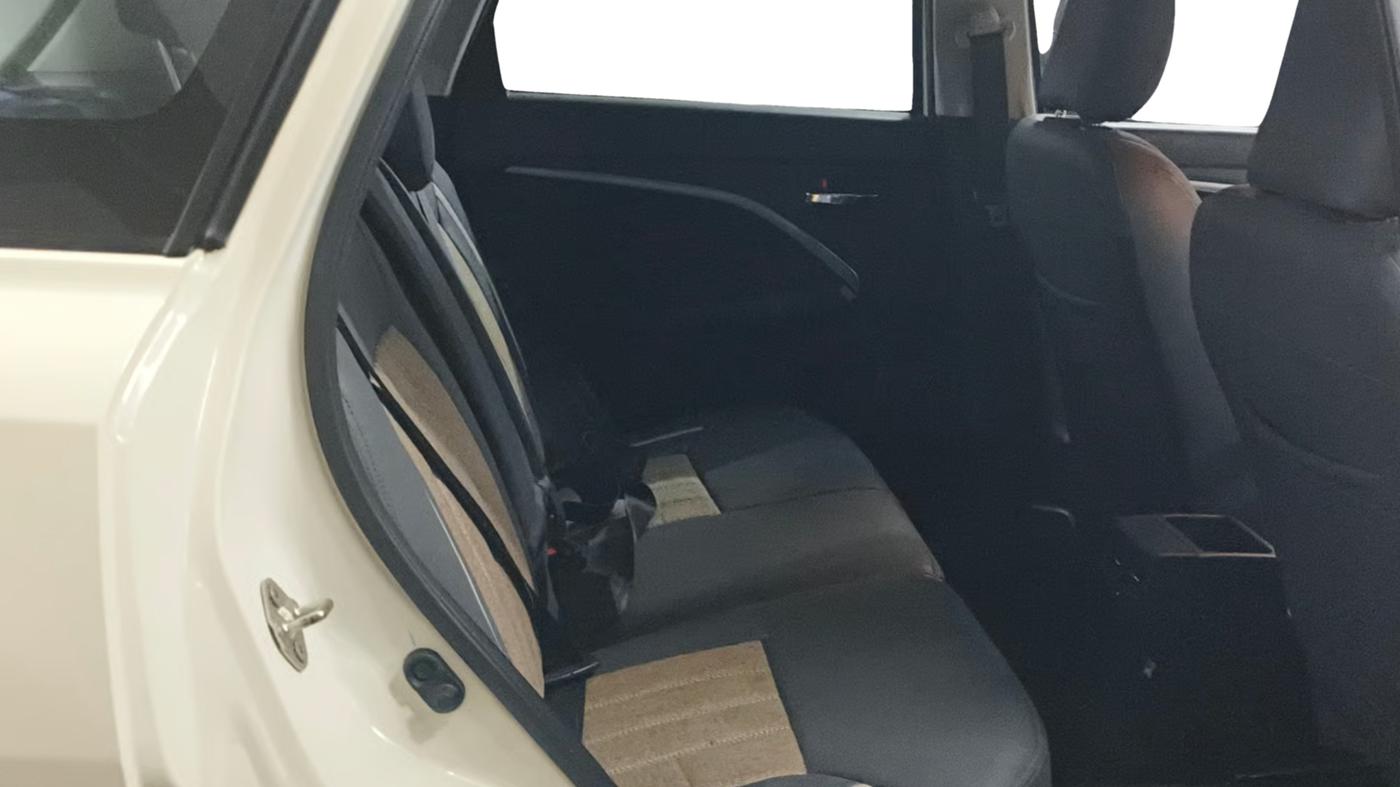 2024 Maruti BREZZA ZXI S-CNG, CNG, Manual, 29,170 km, Right Side Rear Door Cabin