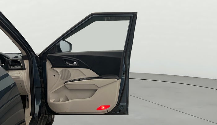 2019 Mahindra XUV300 W8 1.2 PETROL, Petrol, Manual, 92,693 km, RHS Front Door