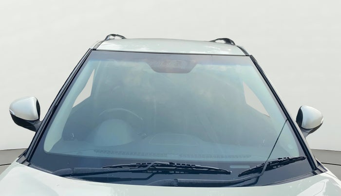 2019 Mahindra XUV300 W8 1.5 DIESEL, Diesel, Manual, 1,33,882 km, Front Windshield