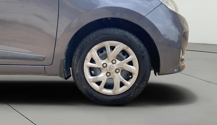 2017 Hyundai Grand i10 SPORTZ (O) 1.2 KAPPA VTVT, Petrol, Manual, 1,22,102 km, Right Front Wheel