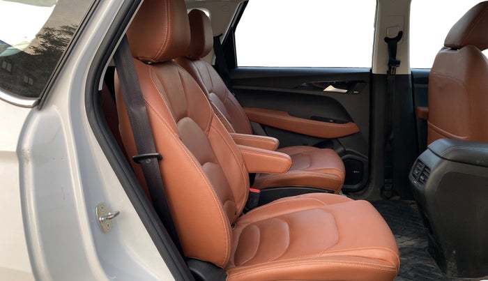 2022 MG HECTOR PLUS SHARP 1.5 PETROL TURBO CVT 6-STR, Petrol, Automatic, 76,670 km, Right Side Rear Door Cabin