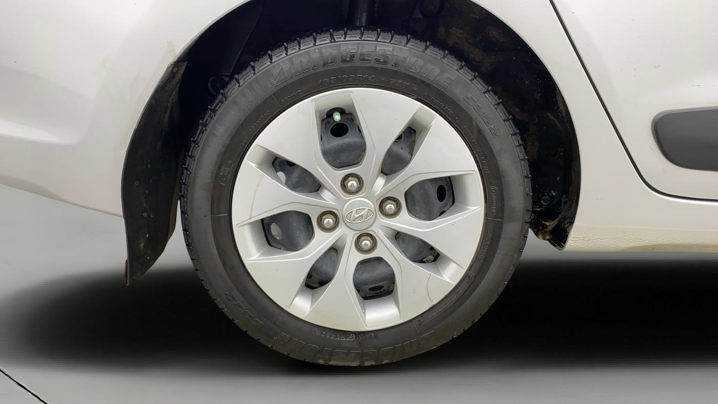 2016 Hyundai Xcent S AT 1.2, Petrol, Automatic, 65,303 km, Right Rear Wheel