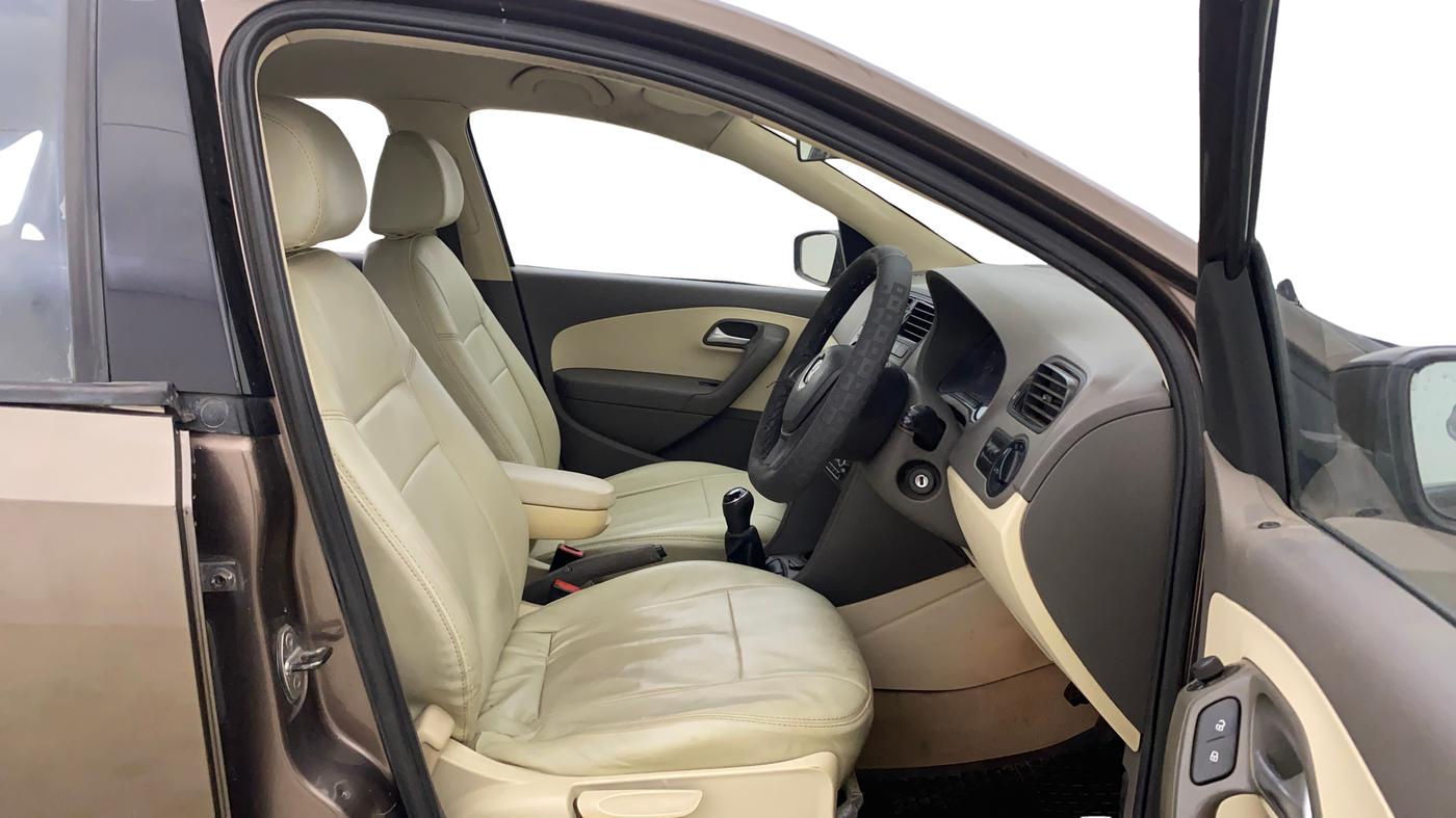 2015 Volkswagen Vento COMFORTLINE 1.6, Petrol, Manual, 1,08,866 km, Right Side Front Door Cabin