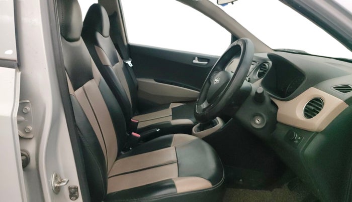 2016 Hyundai Grand i10 SPORTZ 1.2 KAPPA VTVT, CNG, Manual, 80,145 km, Right Side Front Door Cabin