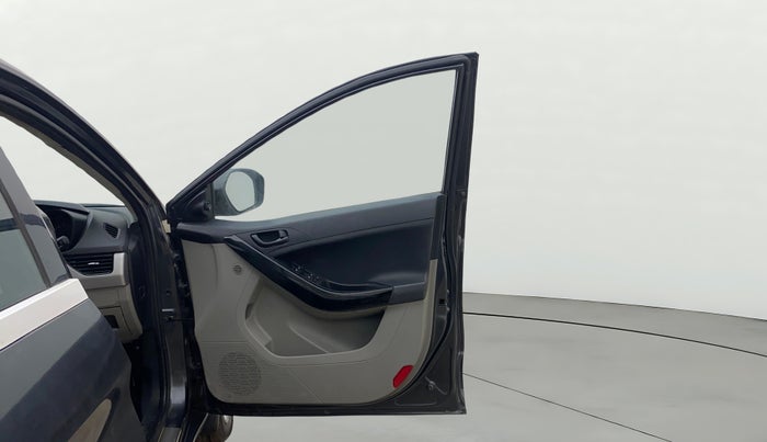 2018 Tata NEXON XM PETROL, Petrol, Manual, 77,098 km, RHS Front Door