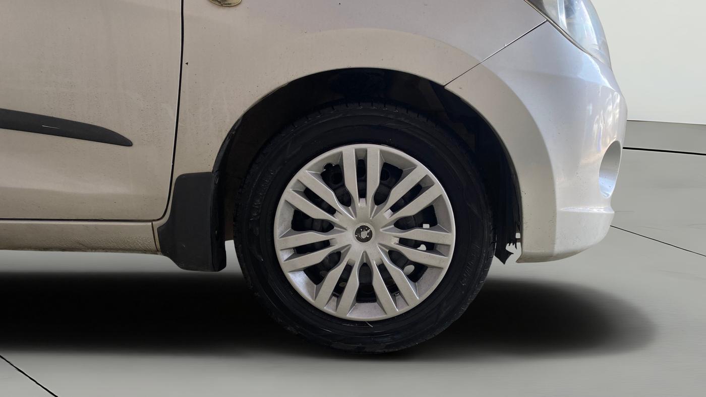 2017 Maruti Celerio VXI CNG, CNG, Manual, 78,223 km, Right Front Wheel