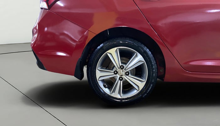 2018 Hyundai Verna 1.6 CRDI SX + AT, Diesel, Automatic, 95,998 km, Right Rear Wheel