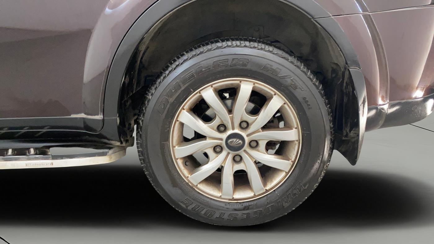 2018 Mahindra XUV500 W10 AT, Diesel, Automatic, 99,702 km, Left Rear Wheel