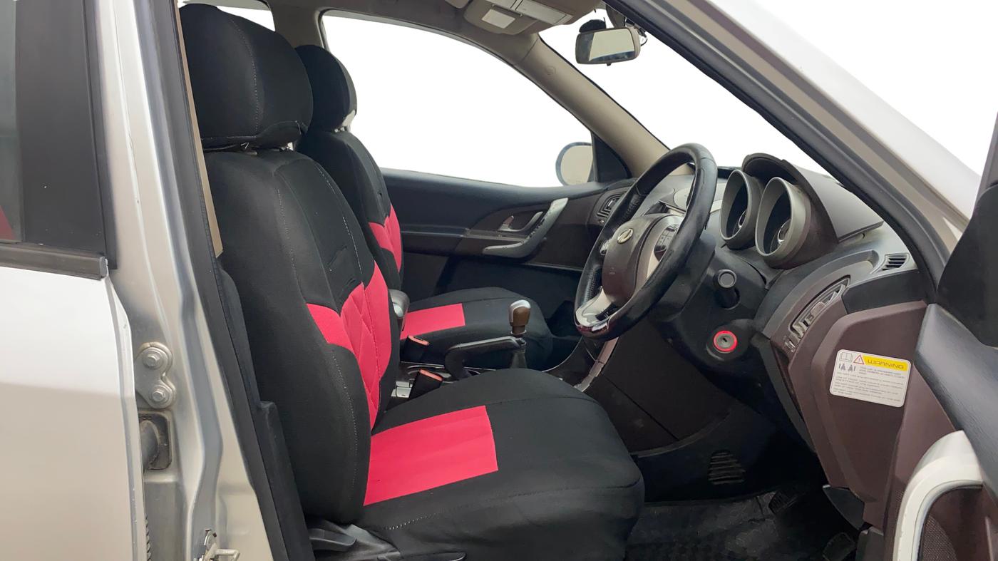 2013 Mahindra XUV500 W8, Diesel, Manual, 97,265 km, Right Side Front Door Cabin