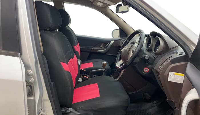 2013 Mahindra XUV500 W8, Diesel, Manual, 97,265 km, Right Side Front Door Cabin
