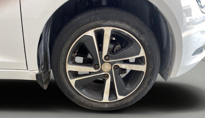 2022 Tata ALTROZ XZ PETROL, Petrol, Manual, 42,656 km, Right Front Wheel