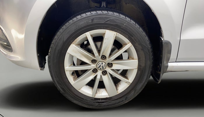 2015 Volkswagen Polo HIGHLINE1.2L, Petrol, Manual, 1,05,657 km, Left Front Wheel