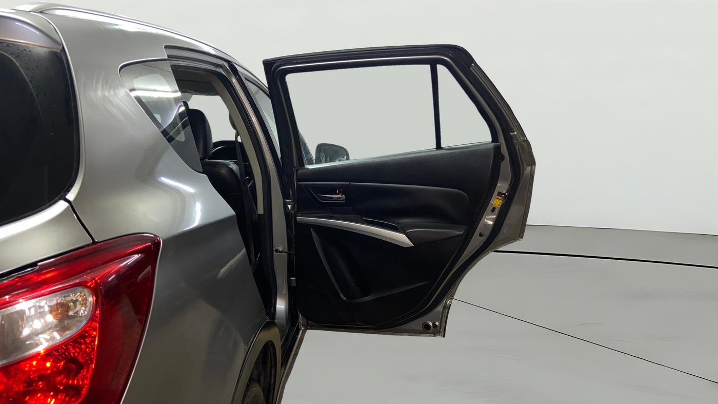 2015 Maruti S Cross ALPHA 1.6, Diesel, Manual, 1,32,030 km, RHS Rear Door