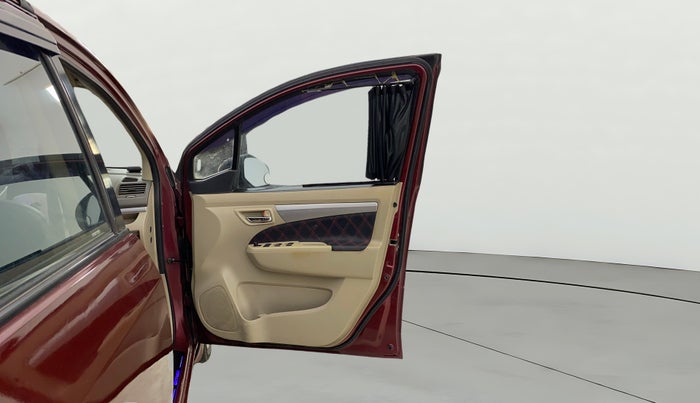 2013 Maruti Ertiga VXI CNG, CNG, Manual, 70,915 km, RHS Front Door