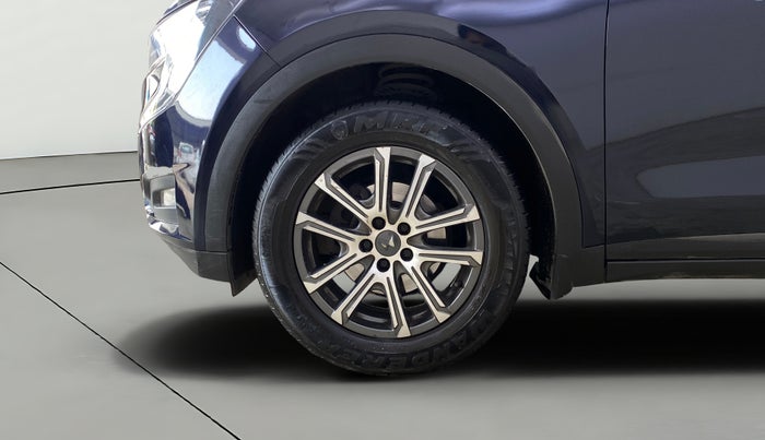 2022 Mahindra XUV700 AX 7 LUXURY P AT 7 STR, Petrol, Automatic, 89,205 km, Left Front Wheel