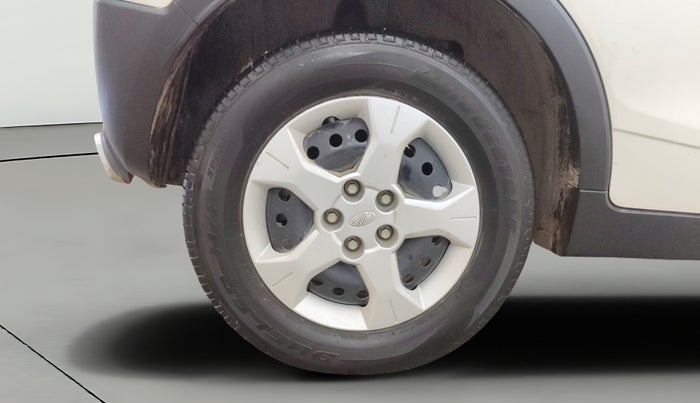 2022 Mahindra XUV300 W6 1.2 PETROL AMT, Petrol, Automatic, 36,886 km, Right Rear Wheel