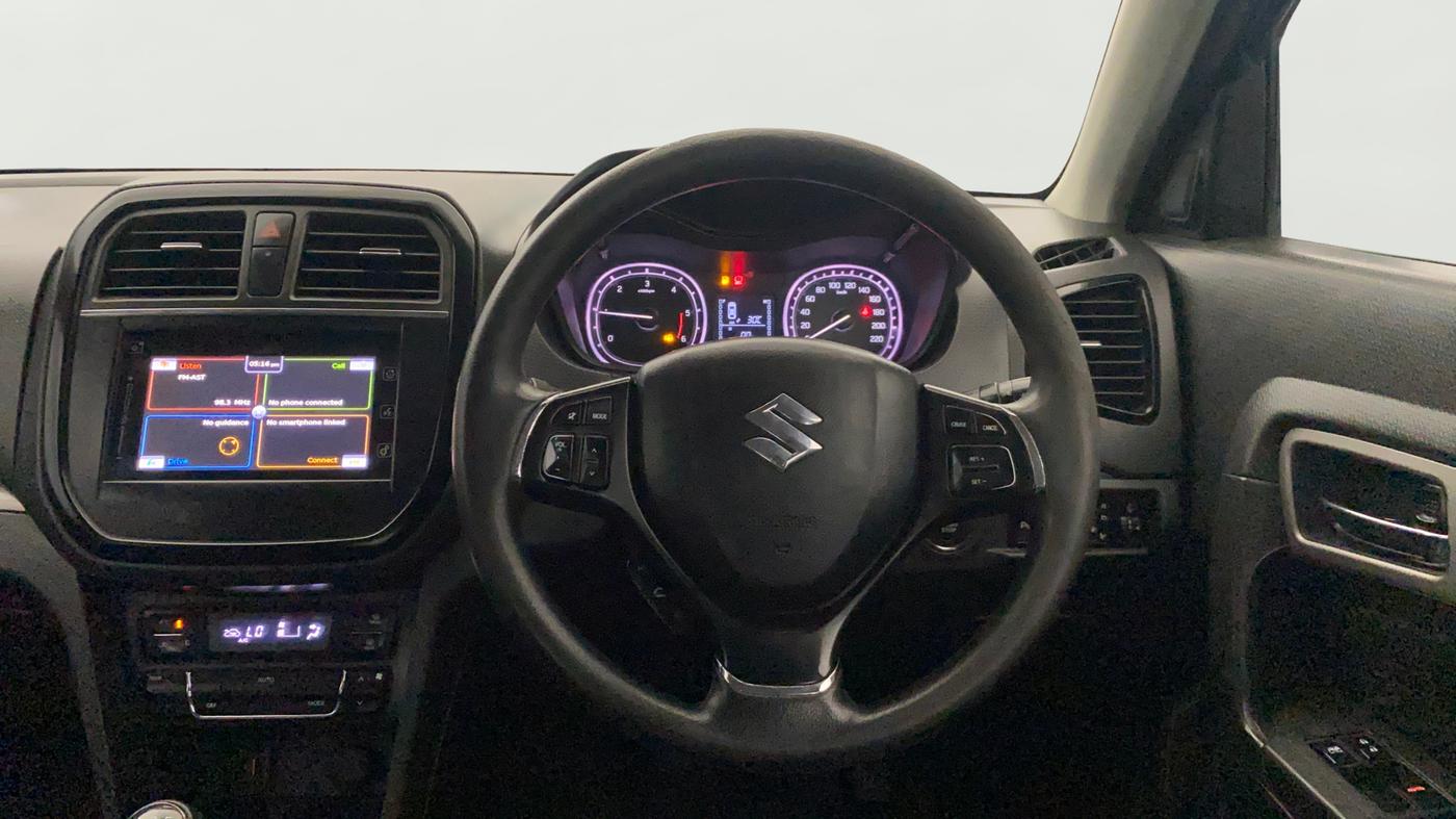 2017 Maruti Vitara Brezza ZDI PLUS DUAL TONE, Diesel, Manual, 83,346 km, Steering Wheel Close Up