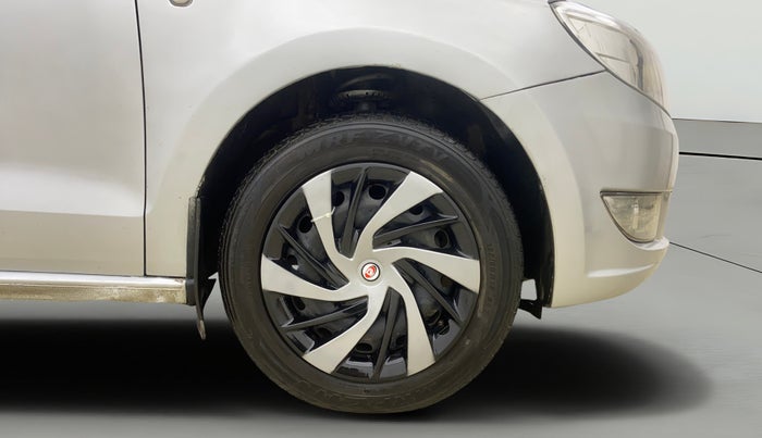 2015 Skoda Rapid AMBITION 1.6 MPI MT, Petrol, Manual, 56,203 km, Right Front Wheel