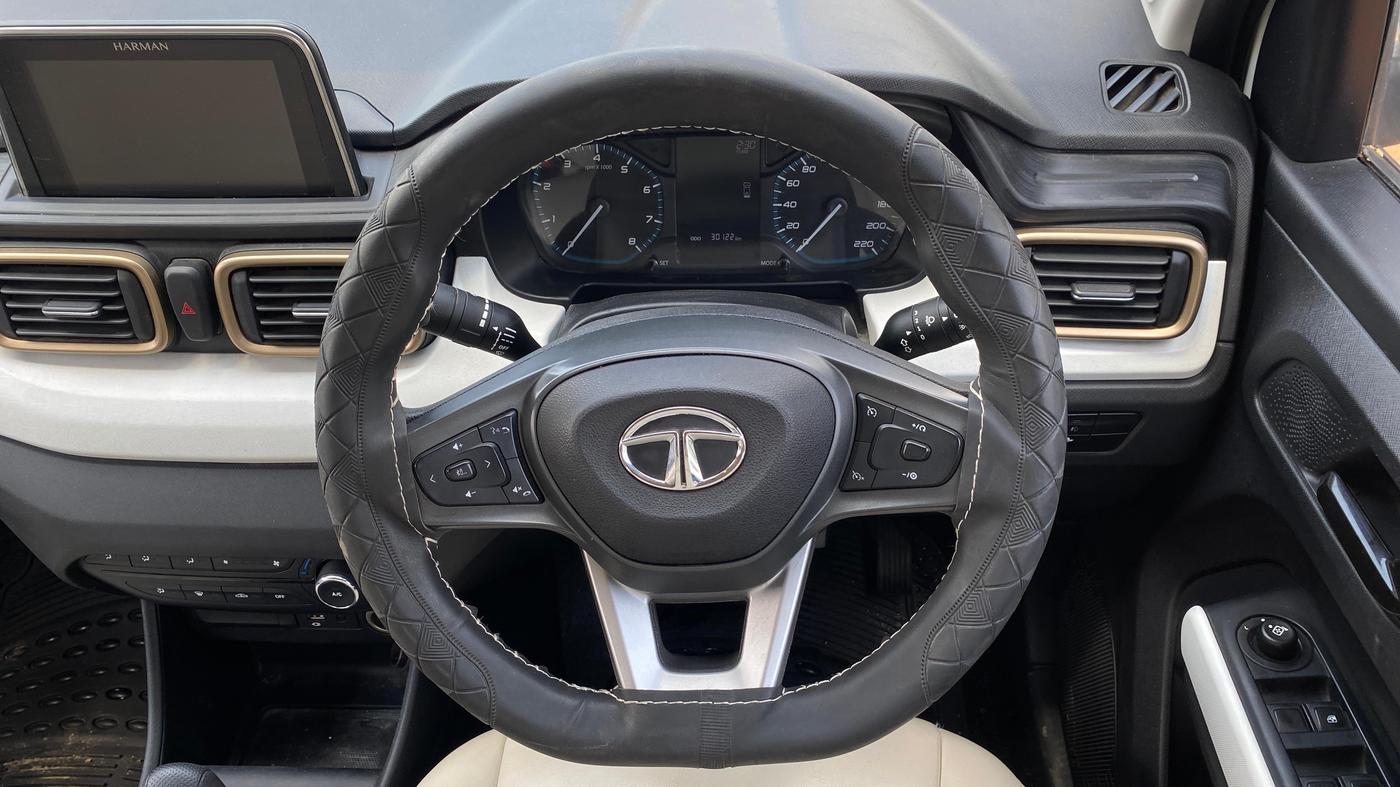 2021 Tata PUNCH ACCOMPLISHED AMT, Petrol, Automatic, 30,122 km, Steering Wheel Close Up