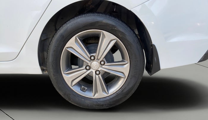 2018 Hyundai Verna 1.4 EX PETROL, Petrol, Manual, 1,09,063 km, Left Rear Wheel