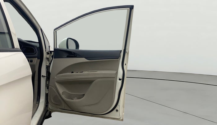 2019 Mahindra MARAZZO M4 8 STR, Diesel, Manual, 29,960 km, RHS Front Door