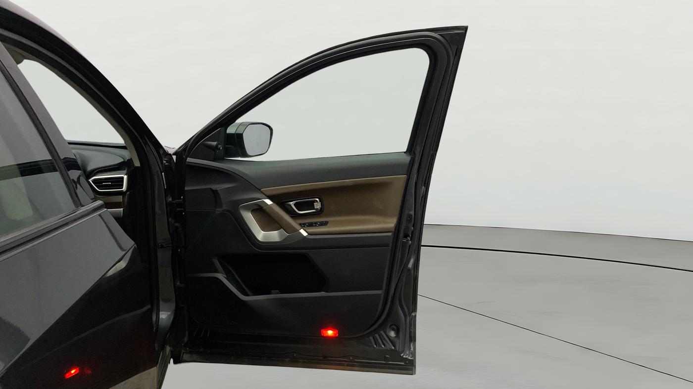 2021 Tata Harrier XZA 2.0L, Diesel, Automatic, 42,676 km, RHS Front Door