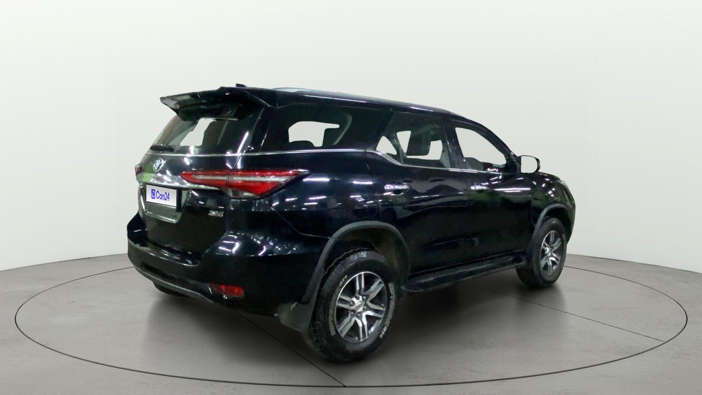 2024 Toyota Fortuner 4X2 MT 2.8 DIESEL, Diesel, Manual, 60,847 km, Right Back Diagonal