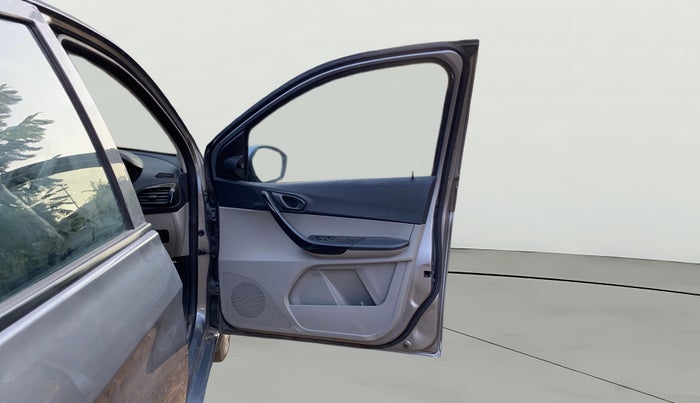 2018 Tata Tiago XT PETROL, Petrol, Manual, 59,651 km, RHS Front Door