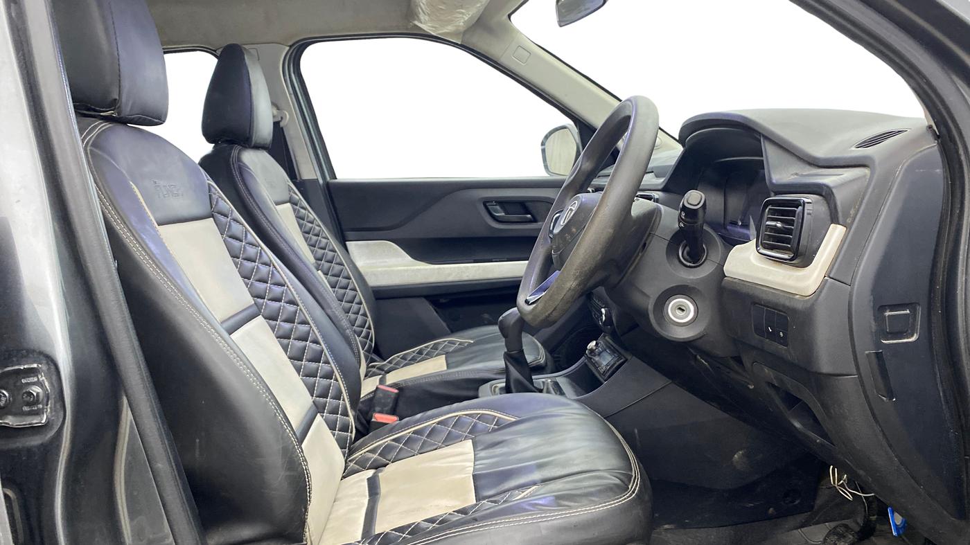 2023 Tata PUNCH PURE MT, Petrol, Manual, 38,464 km, Right Side Front Door Cabin