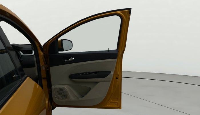 2019 Renault TRIBER RXZ, Petrol, Manual, 66,095 km, RHS Front Door