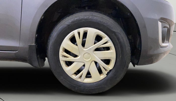 2015 Maruti Swift VXI, Petrol, Manual, 32,329 km, Right Front Wheel