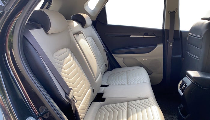 2020 KIA SONET HTX PLUS 1.0 IMT, Petrol, Manual, 1,32,902 km, Right Side Rear Door Cabin