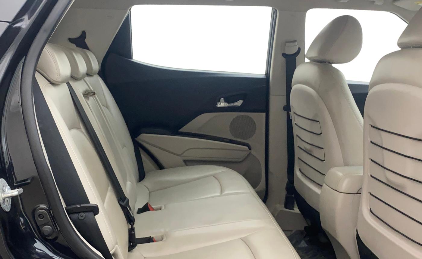 2019 Mahindra XUV300 W8 (O) 1.5 DIESEL, Diesel, Manual, 66,337 km, Right Side Rear Door Cabin