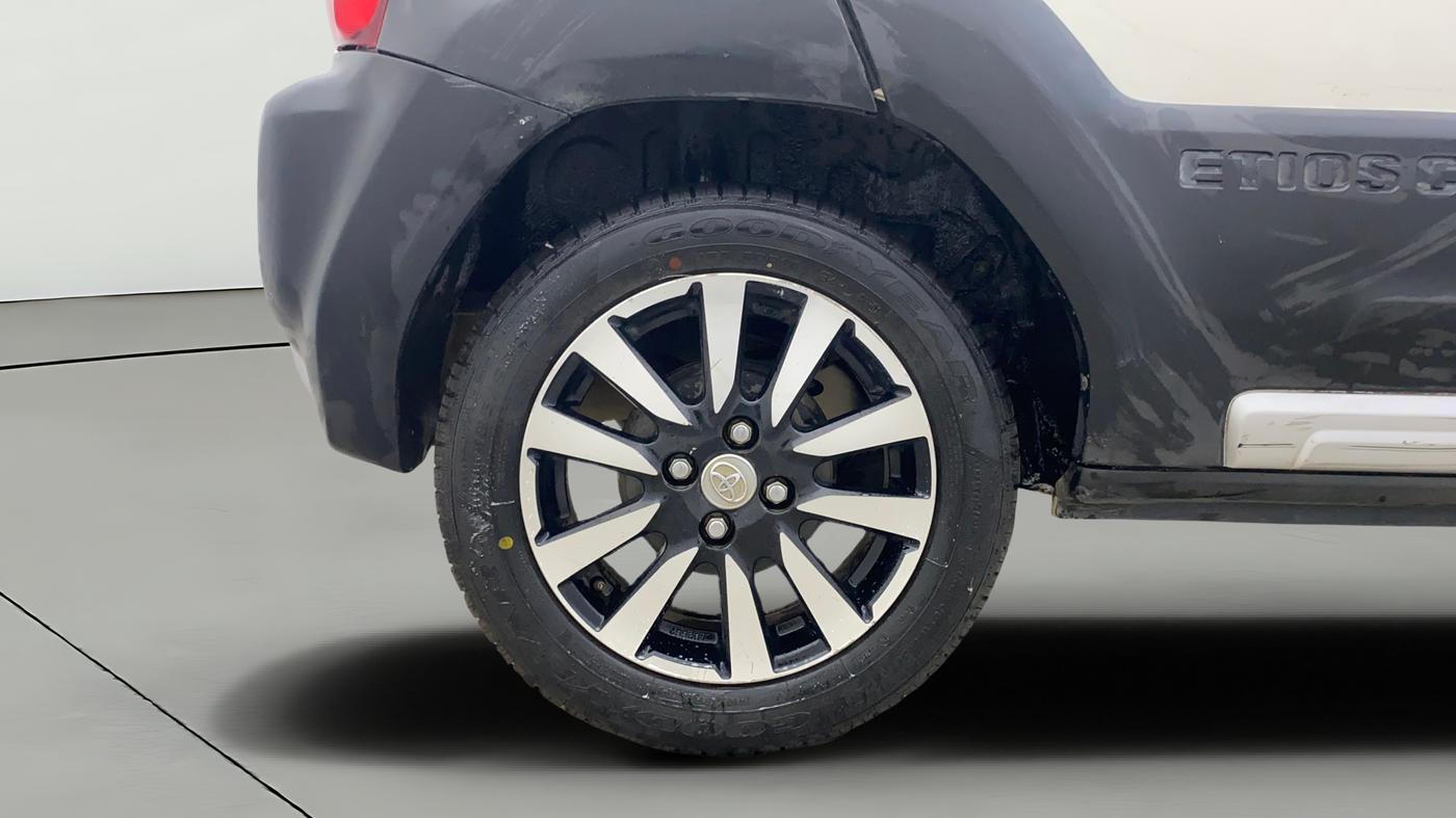 2014 Toyota Etios CROSS 1.2 G, Petrol, Manual, 70,160 km, Right Rear Wheel
