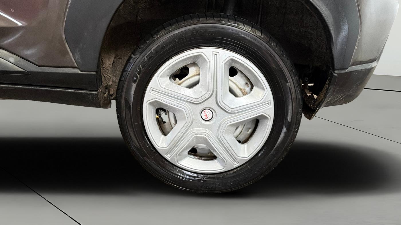 2022 Nissan MAGNITE XE, Petrol, Manual, 68,617 km, Left Rear Wheel